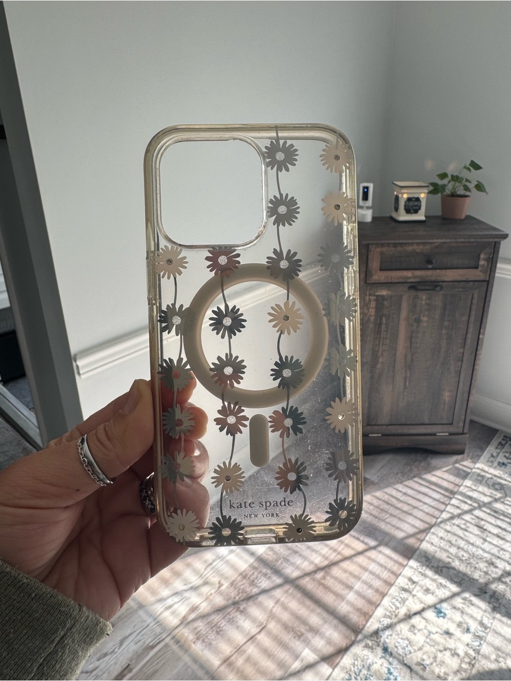 Kate spade iPhone 15 pro max Case w/MagSafe Ring - Gold/silver/clear floral